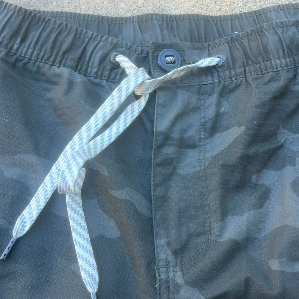 Vuori Men's Green Camo Ripstop Shorts Size M - Picture 2 of 7